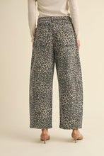 Load image into Gallery viewer, Leopard Print Barrel Jeans