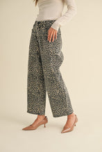 Load image into Gallery viewer, Leopard Print Barrel Jeans