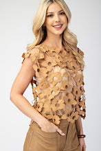 Load image into Gallery viewer, FLORAL LACE TOP