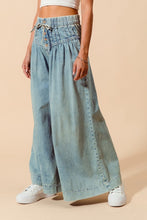 Load image into Gallery viewer, WIDE LEG JEANS