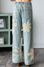 Load image into Gallery viewer, WASHED FLOWER PATCH DENIM